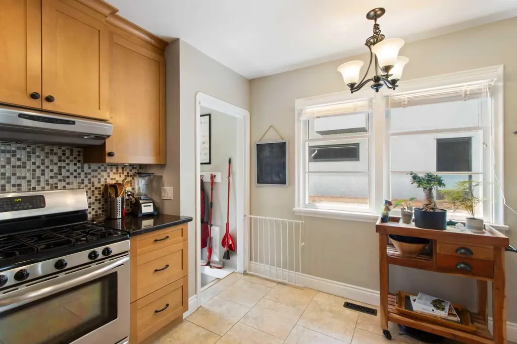 609 9 Avenue NE Calgary AB T2E 0W4