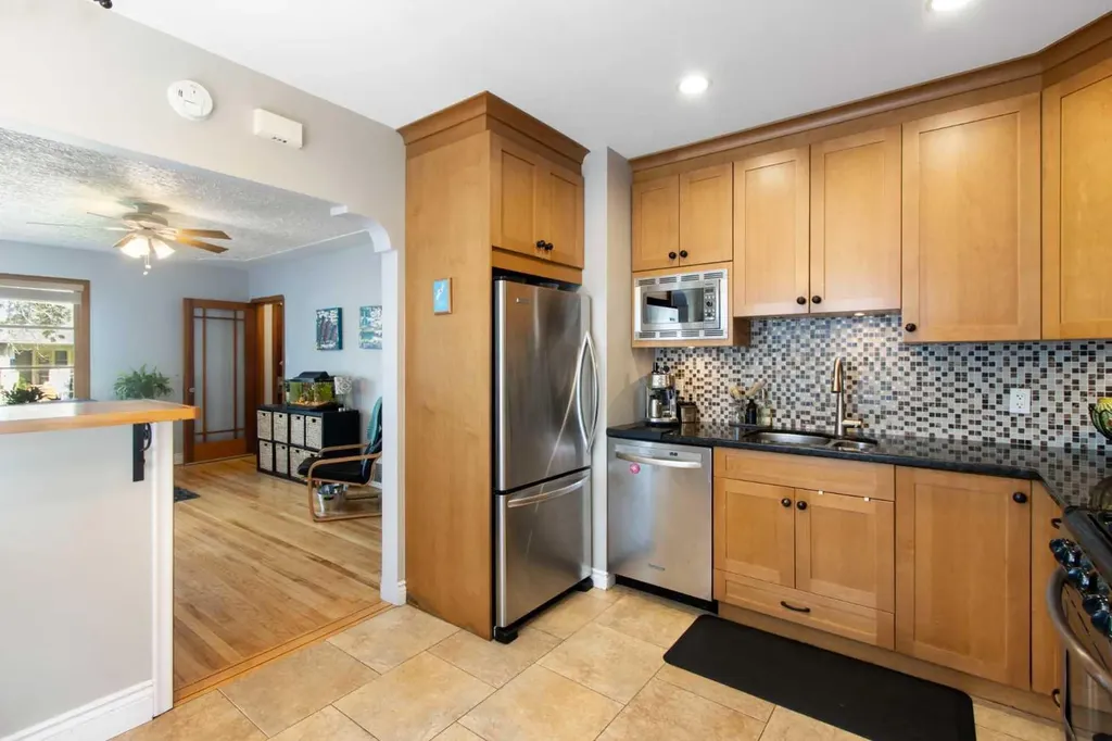 609 9 Avenue NE Calgary AB T2E 0W4
