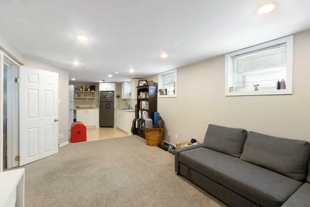 609 9 Avenue NE Calgary AB T2E 0W4