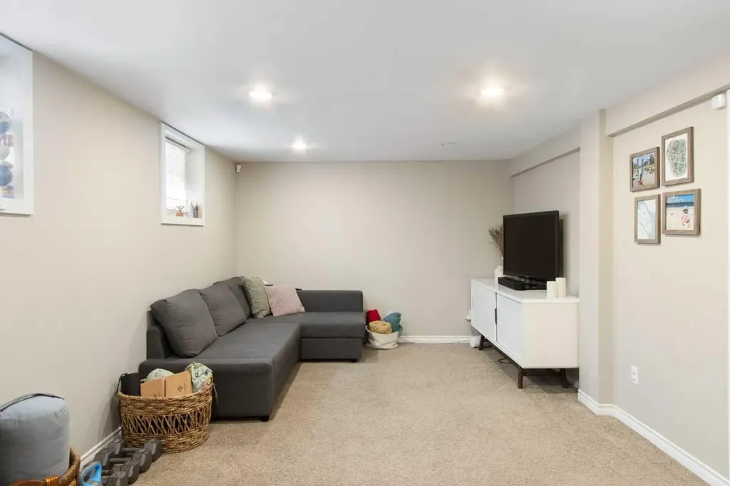 609 9 Avenue NE Calgary AB T2E 0W4