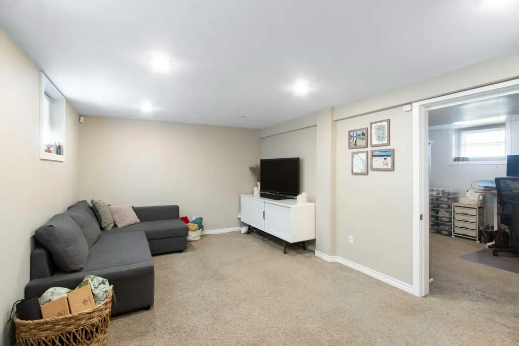 609 9 Avenue NE Calgary AB T2E 0W4