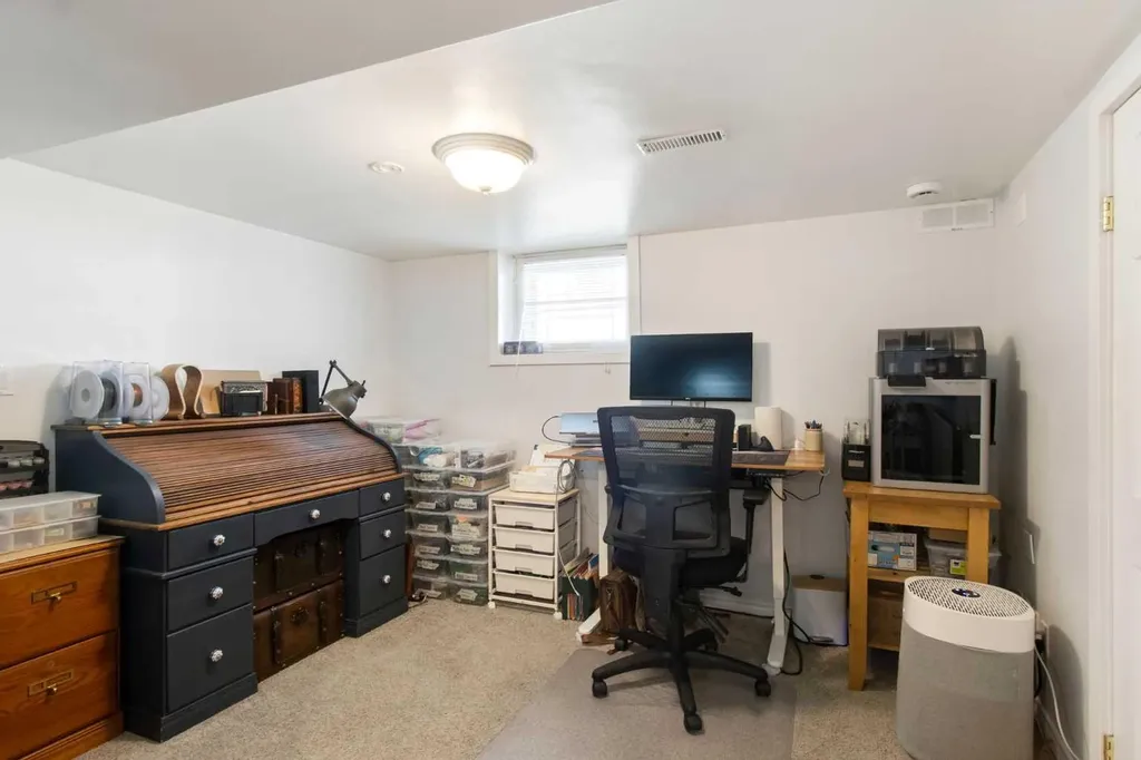 609 9 Avenue NE Calgary AB T2E 0W4