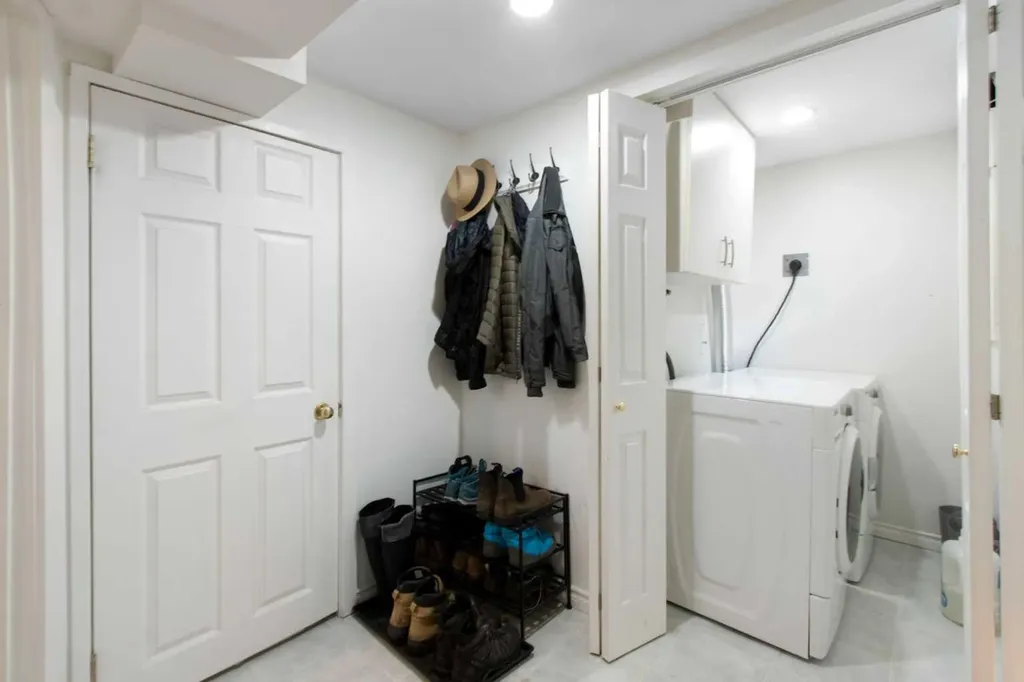 609 9 Avenue NE Calgary AB T2E 0W4