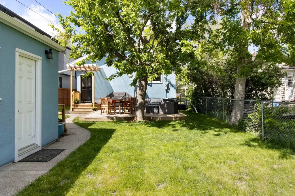 609 9 Avenue NE Calgary AB T2E 0W4