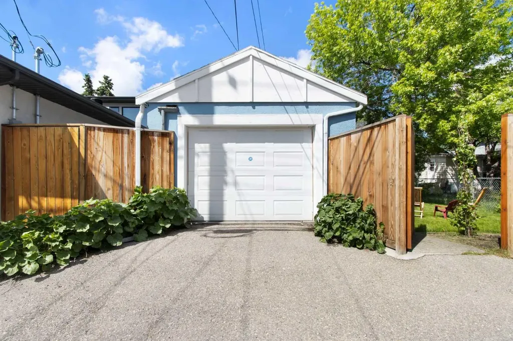 609 9 Avenue NE Calgary AB T2E 0W4