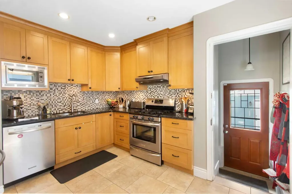 609 9 Avenue NE Calgary AB T2E 0W4