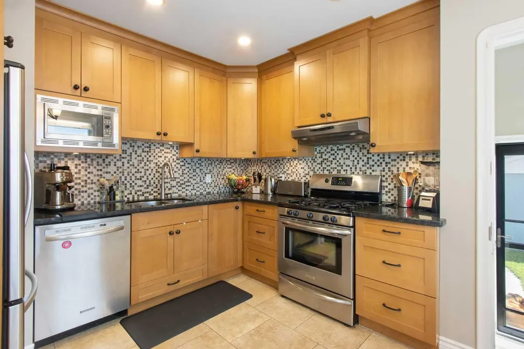 609 9 Avenue NE Calgary AB T2E 0W4
