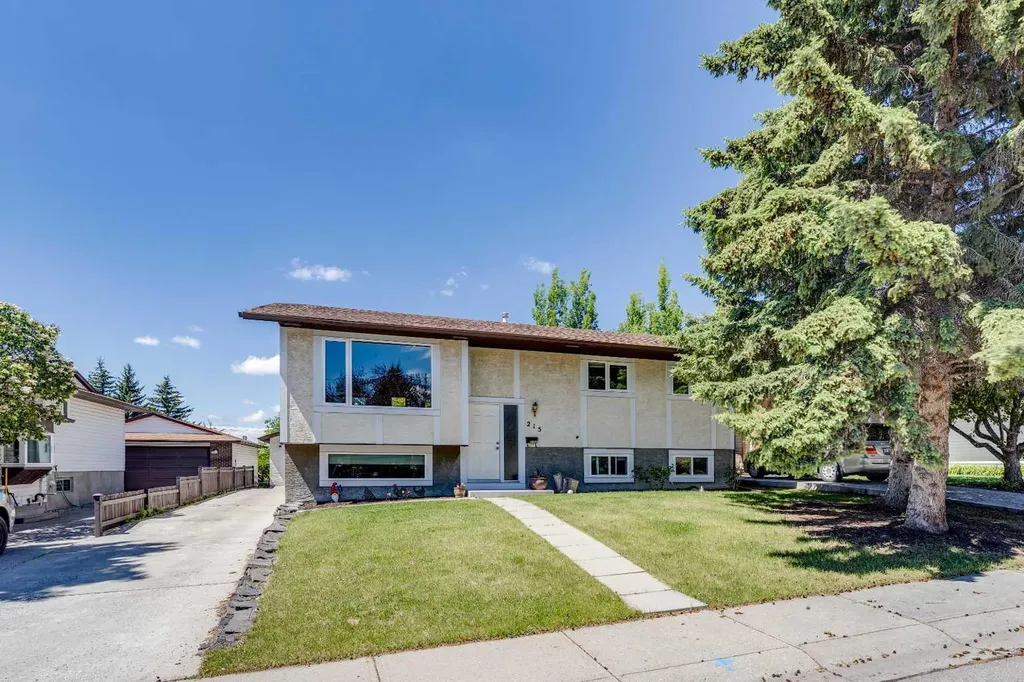 215 Silver Valley Rise NW Calgary AB T3B 4X8