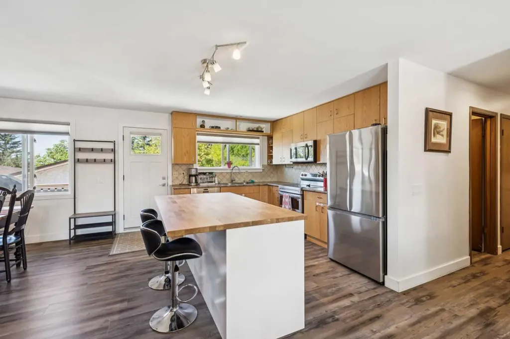 215 Silver Valley Rise NW Calgary AB T3B 4X8