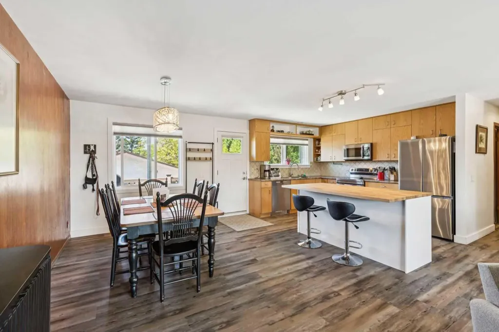 215 Silver Valley Rise NW Calgary AB T3B 4X8