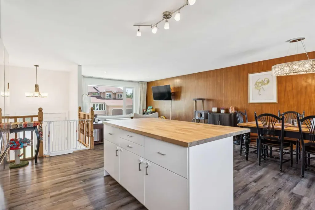 215 Silver Valley Rise NW Calgary AB T3B 4X8