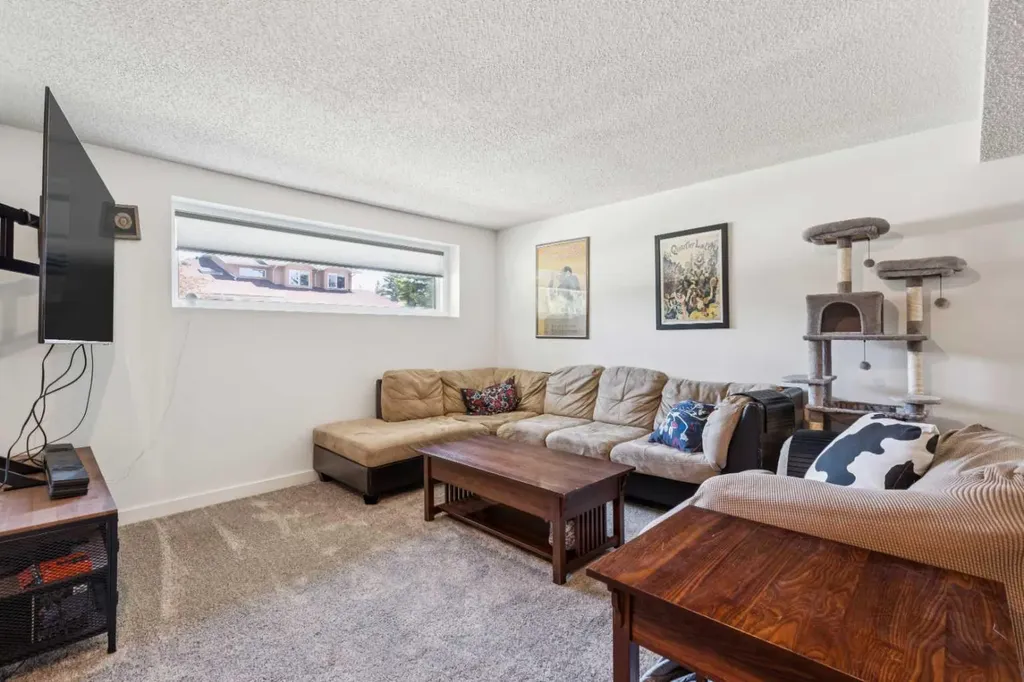 215 Silver Valley Rise NW Calgary AB T3B 4X8