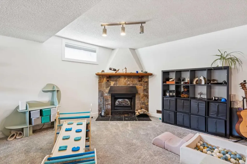 215 Silver Valley Rise NW Calgary AB T3B 4X8