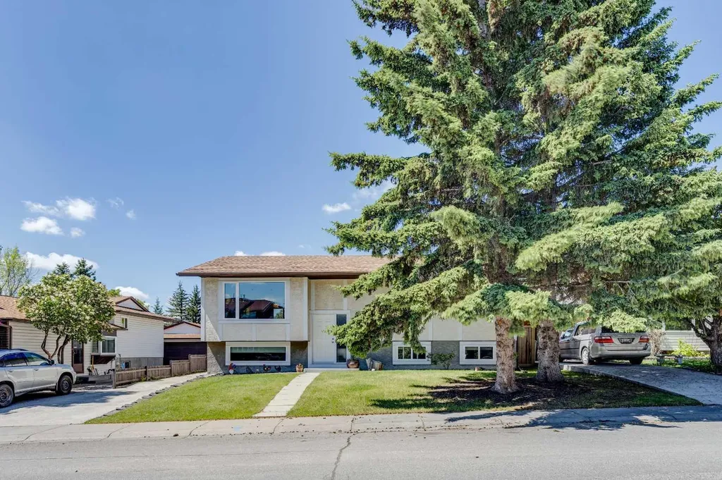 215 Silver Valley Rise NW Calgary AB T3B 4X8