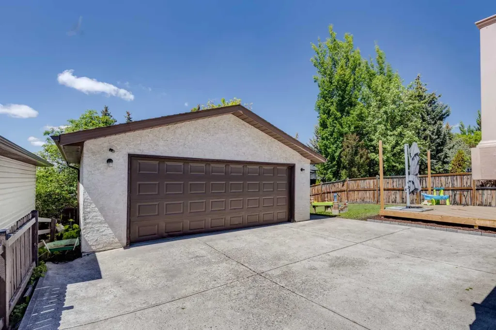 215 Silver Valley Rise NW Calgary AB T3B 4X8