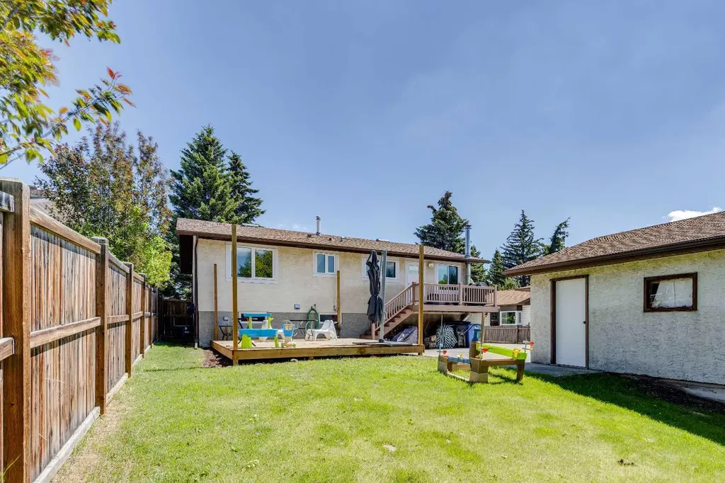 215 Silver Valley Rise NW Calgary AB T3B 4X8