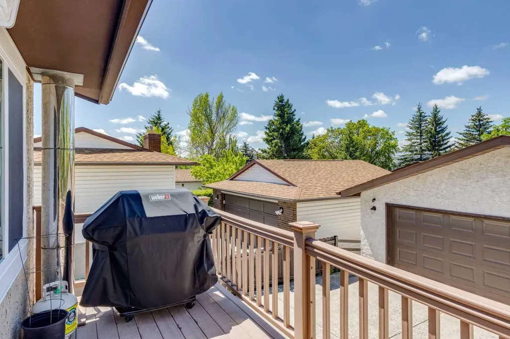 215 Silver Valley Rise NW Calgary AB T3B 4X8