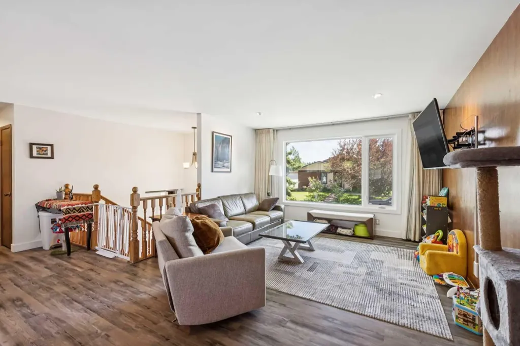 215 Silver Valley Rise NW Calgary AB T3B 4X8