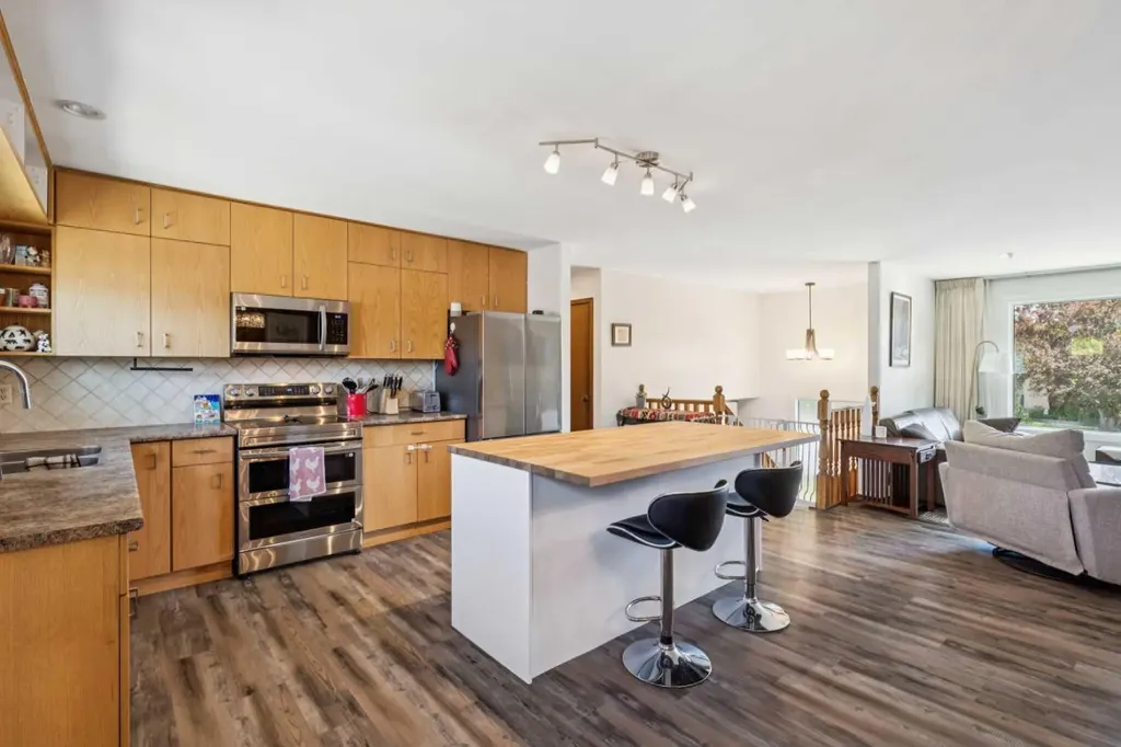 215 Silver Valley Rise NW Calgary AB T3B 4X8