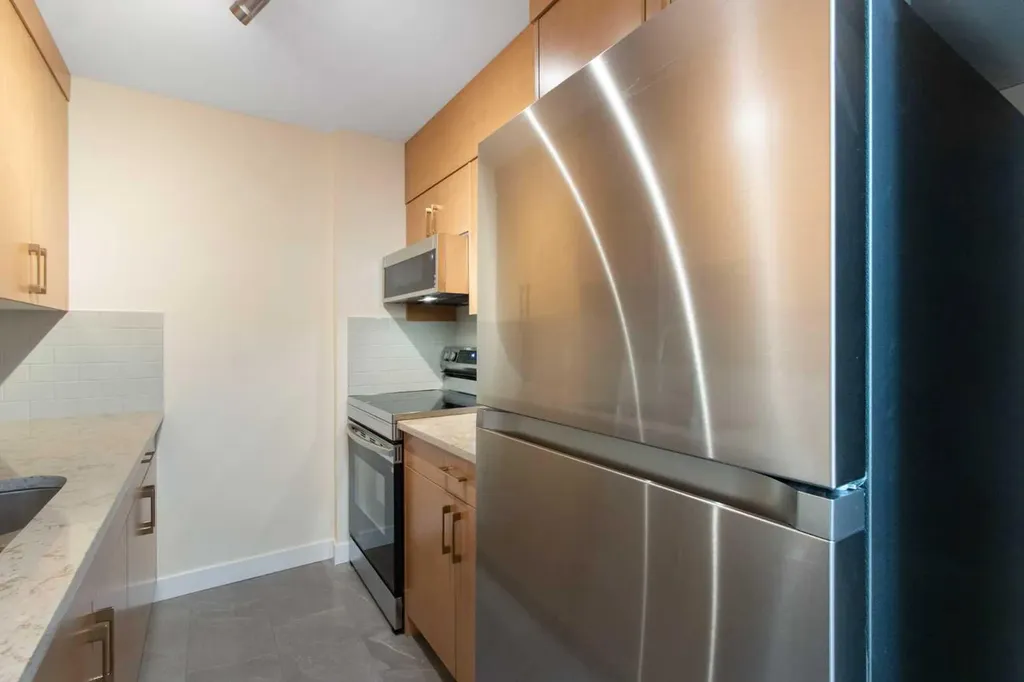523 15 Avenue SW Calgary AB T2R 0R3