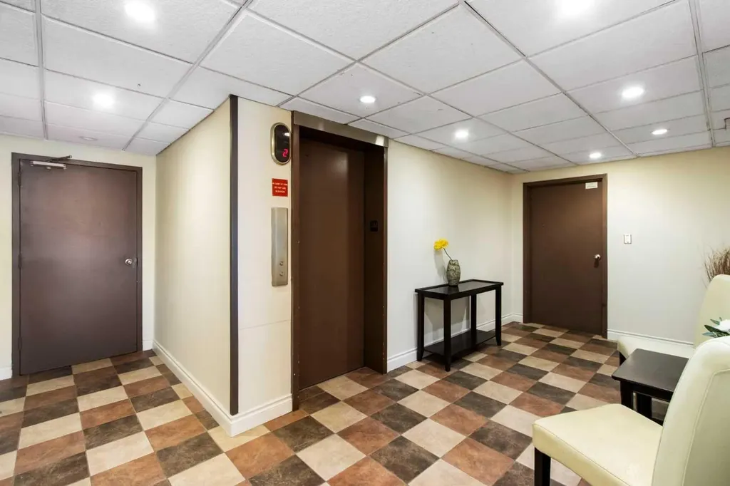 523 15 Avenue SW Calgary AB T2R 0R3