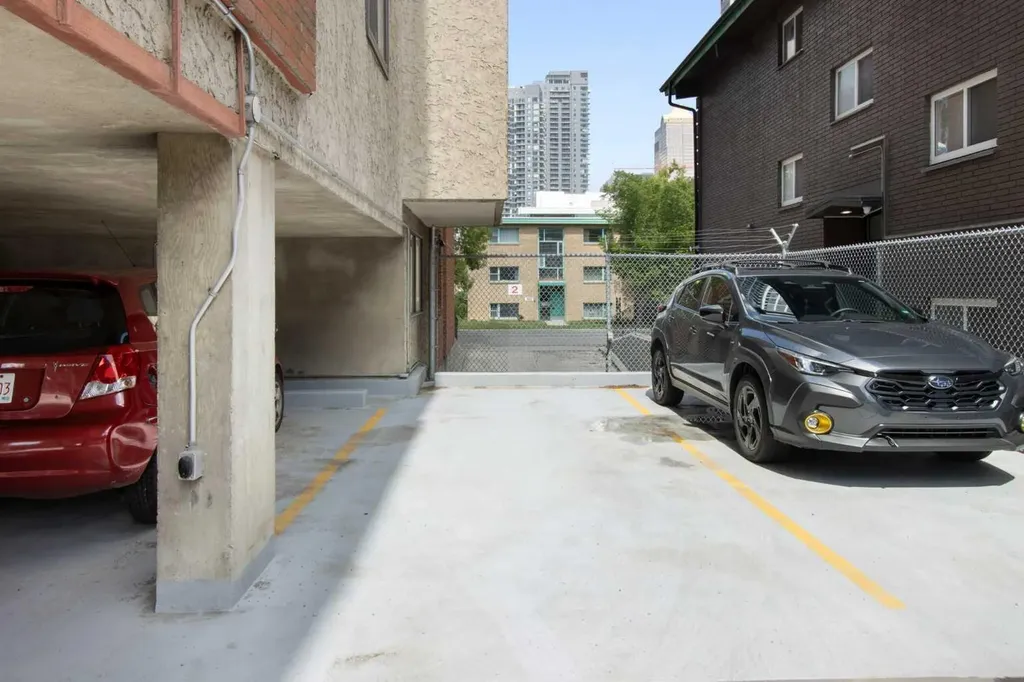 523 15 Avenue SW Calgary AB T2R 0R3