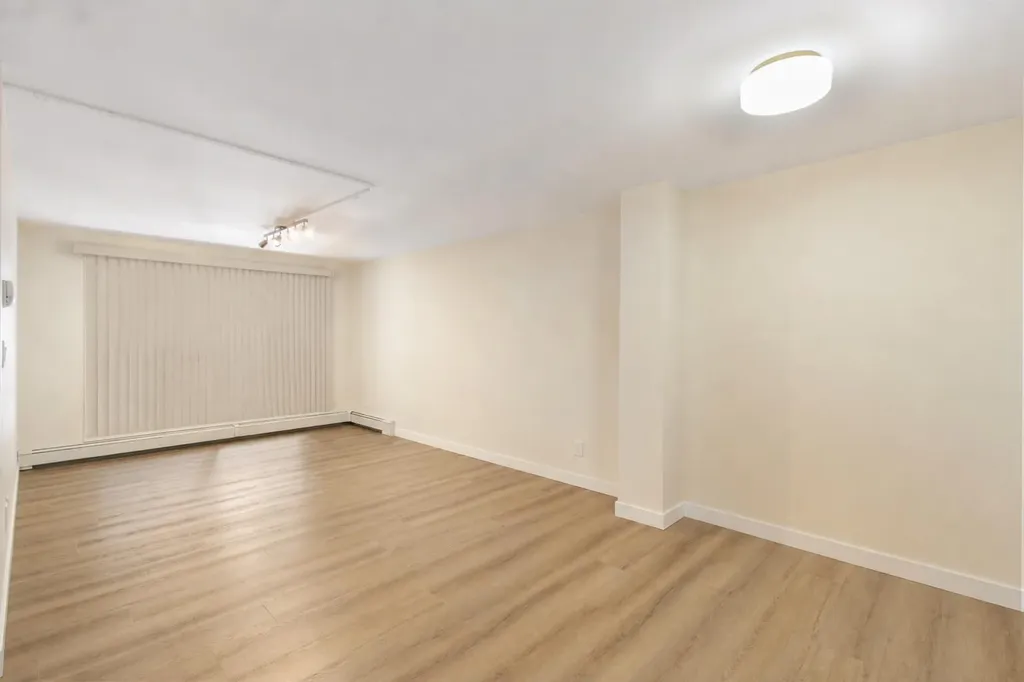 523 15 Avenue SW Calgary AB T2R 0R3