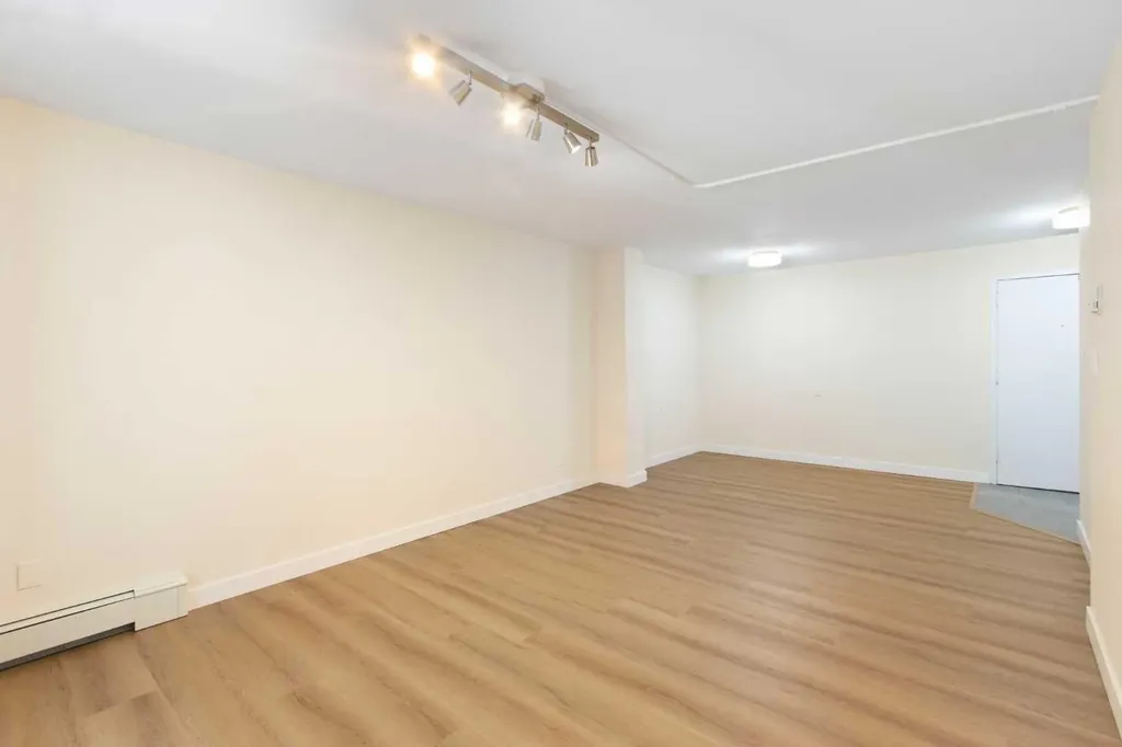 523 15 Avenue SW Calgary AB T2R 0R3