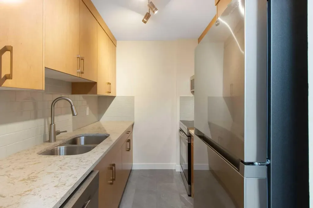 523 15 Avenue SW Calgary AB T2R 0R3