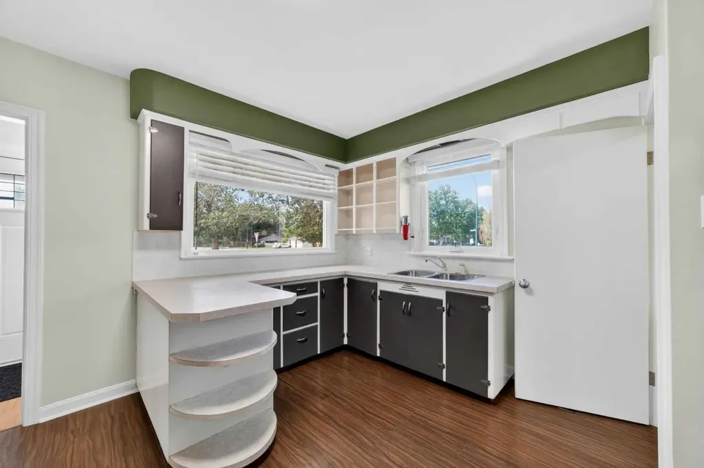 501 26 Street S Lethbridge AB T1J3R3