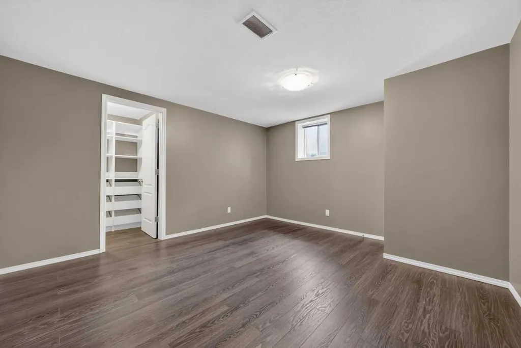 501 26 Street S Lethbridge AB T1J3R3