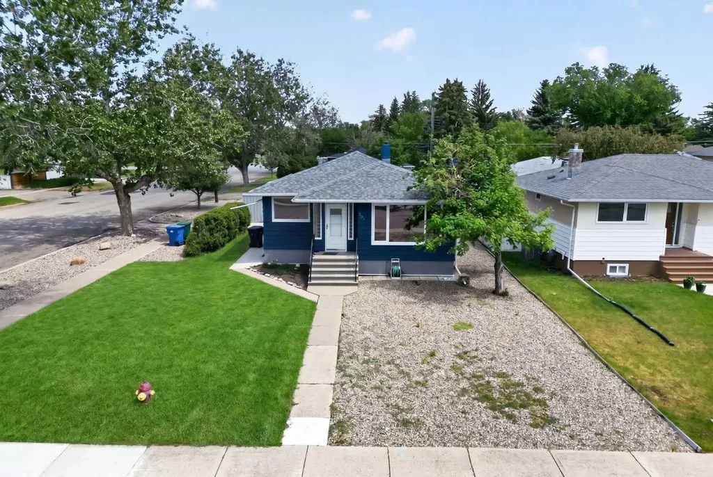 501 26 Street S Lethbridge AB T1J3R3