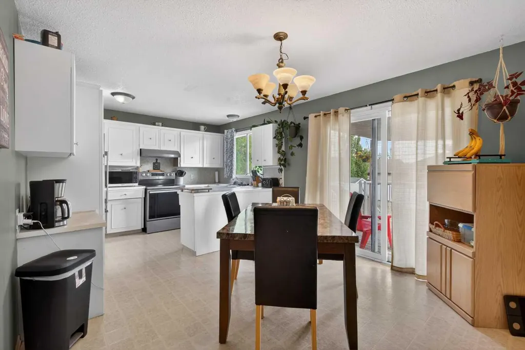 571 8 Street SE Three Hills AB T0M 2A0
