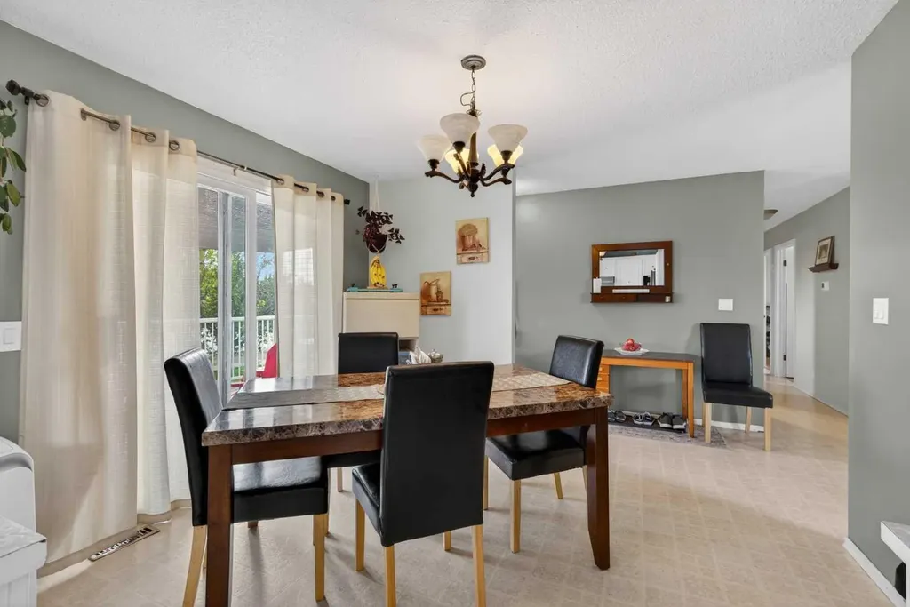 571 8 Street SE Three Hills AB T0M 2A0