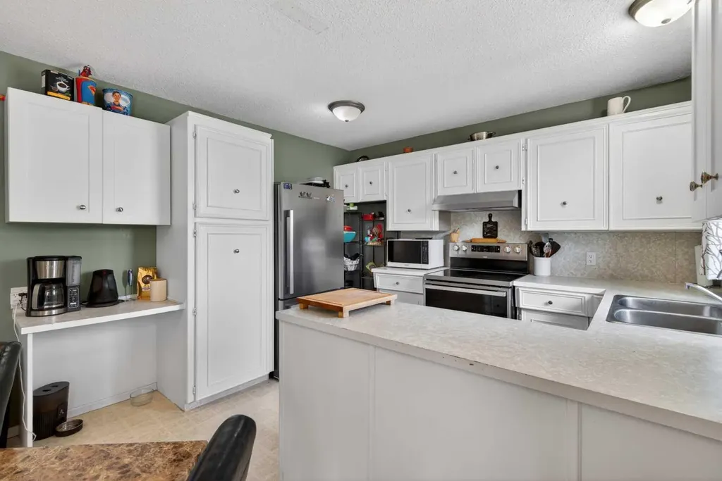 571 8 Street SE Three Hills AB T0M 2A0