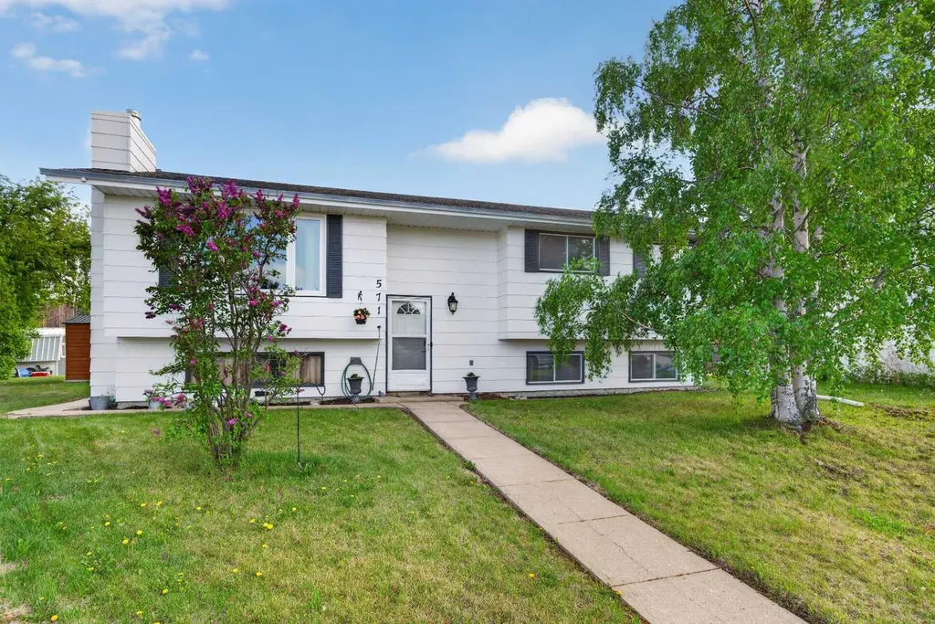 571 8 Street SE Three Hills AB T0M 2A0