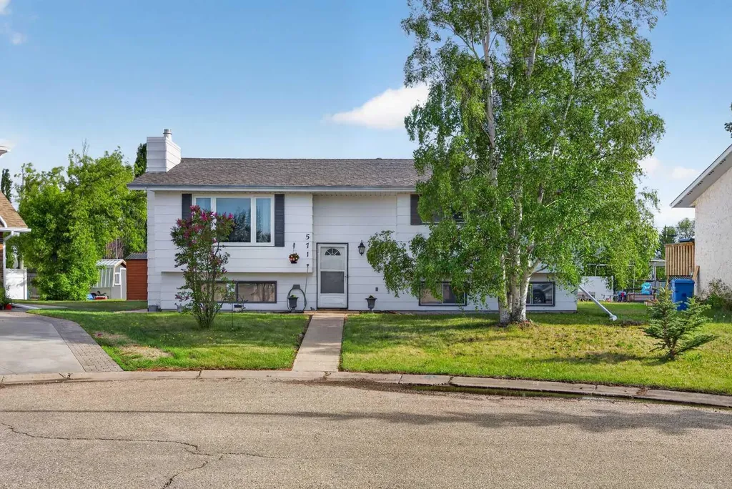 571 8 Street SE Three Hills AB T0M 2A0