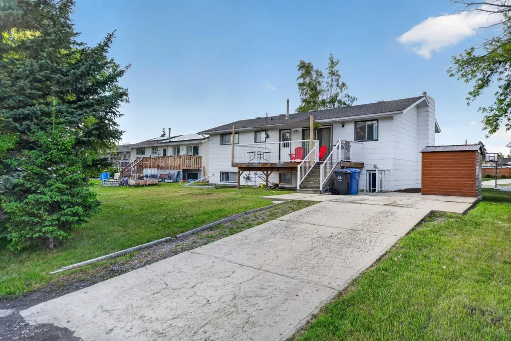 571 8 Street SE Three Hills AB T0M 2A0