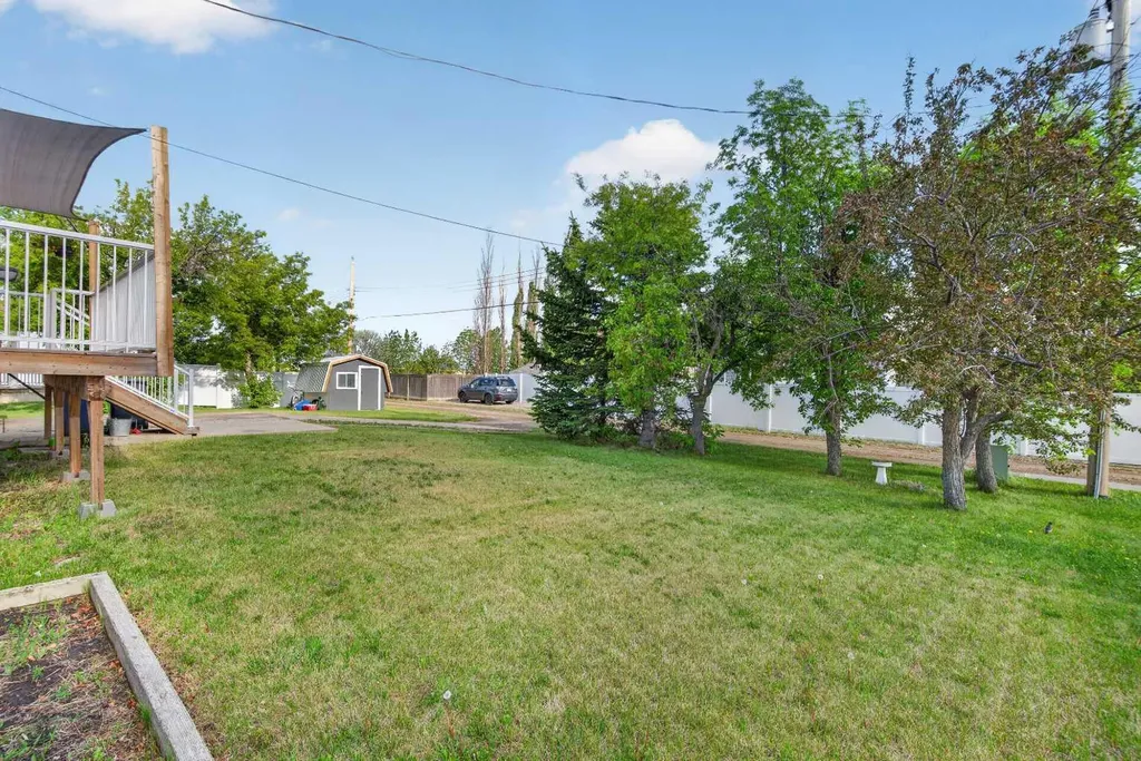 571 8 Street SE Three Hills AB T0M 2A0
