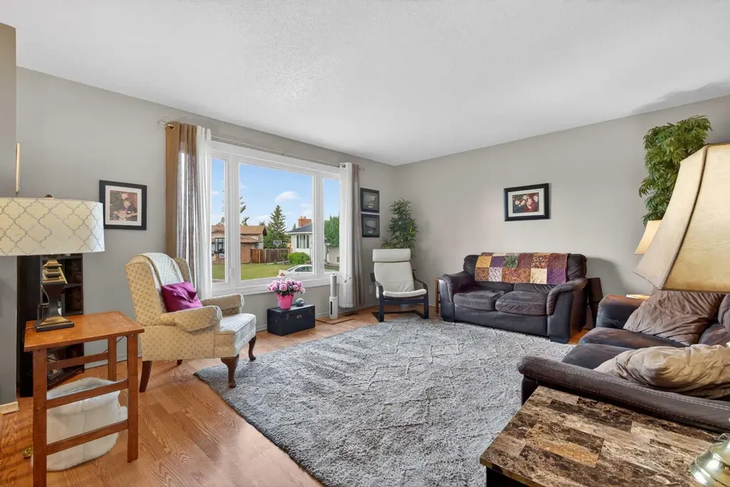 571 8 Street SE Three Hills AB T0M 2A0