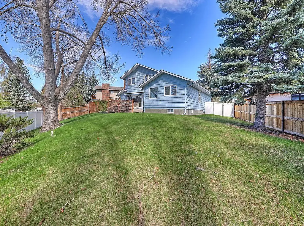 23 Lake Bonaventure Place SE Calgary AB T2J 5J3