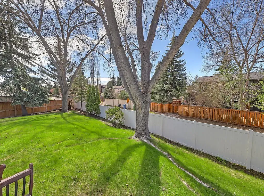 23 Lake Bonaventure Place SE Calgary AB T2J 5J3