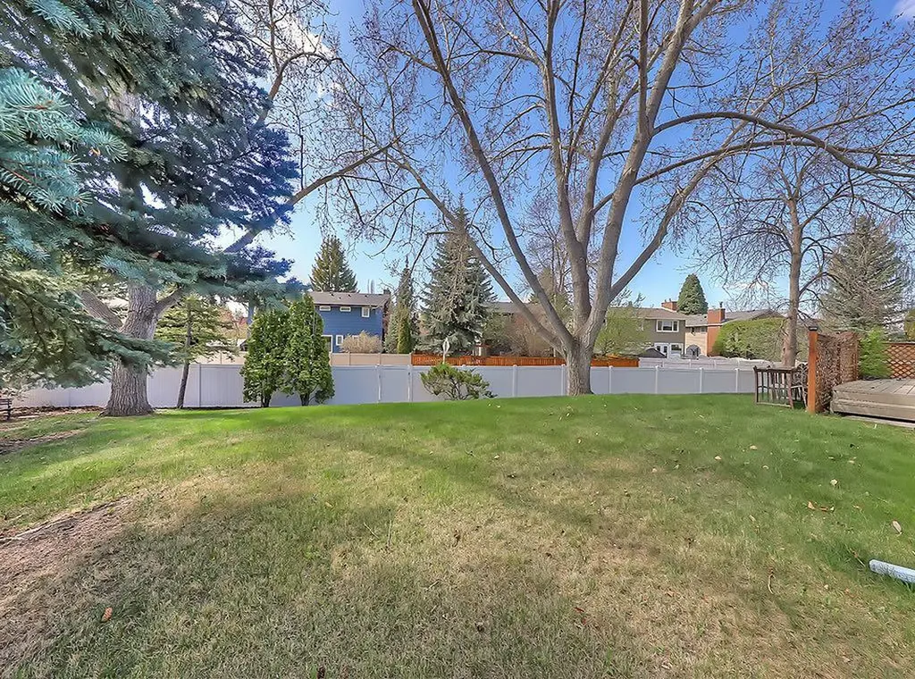 23 Lake Bonaventure Place SE Calgary AB T2J 5J3