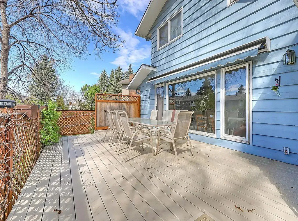 23 Lake Bonaventure Place SE Calgary AB T2J 5J3