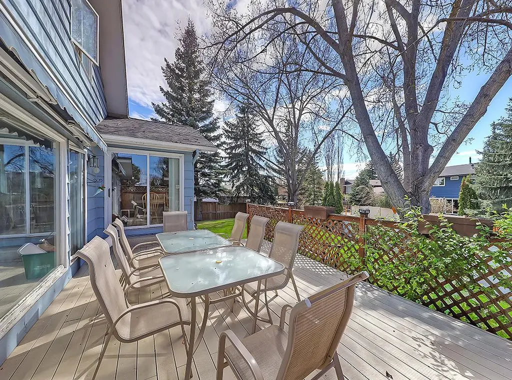 23 Lake Bonaventure Place SE Calgary AB T2J 5J3