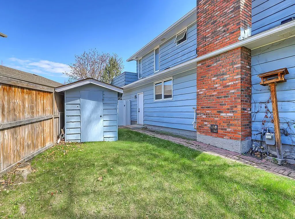 23 Lake Bonaventure Place SE Calgary AB T2J 5J3