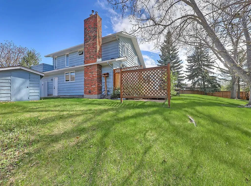 23 Lake Bonaventure Place SE Calgary AB T2J 5J3