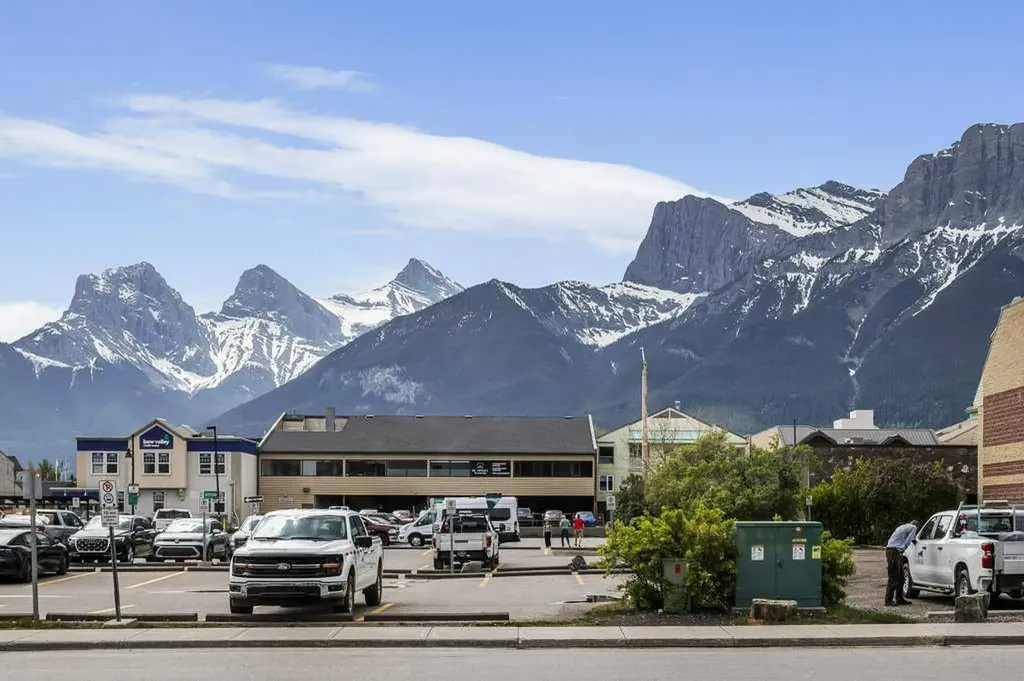 810 10 Street Canmore AB T1W2A7