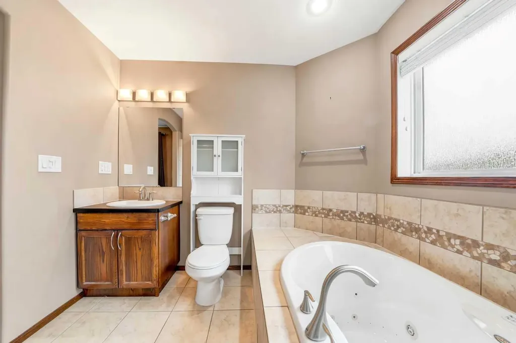 101 Oldring Crescent Red Deer AB T4P 0B9