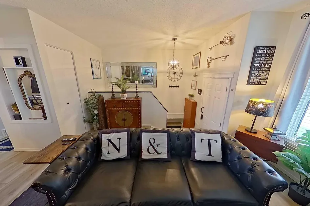 3232 Doverville Crescent SE Calgary AB T2B 1T9